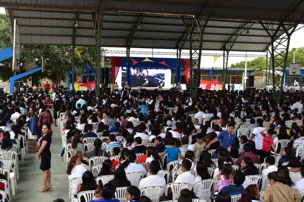 EducacionZ5_Ec's tweet photo. AHORA| Inicia Programa de Promoción de estudiantes #TodosABC en Santa Elena. @fanderfalconi, Ministro de @Educacion_Ec, @GastonGagliardo coord. @EducacionZ5_Ec, Directores Distritales y autoridades de la provincia presiden el acto. https://t.co/eM59kgKLwl
