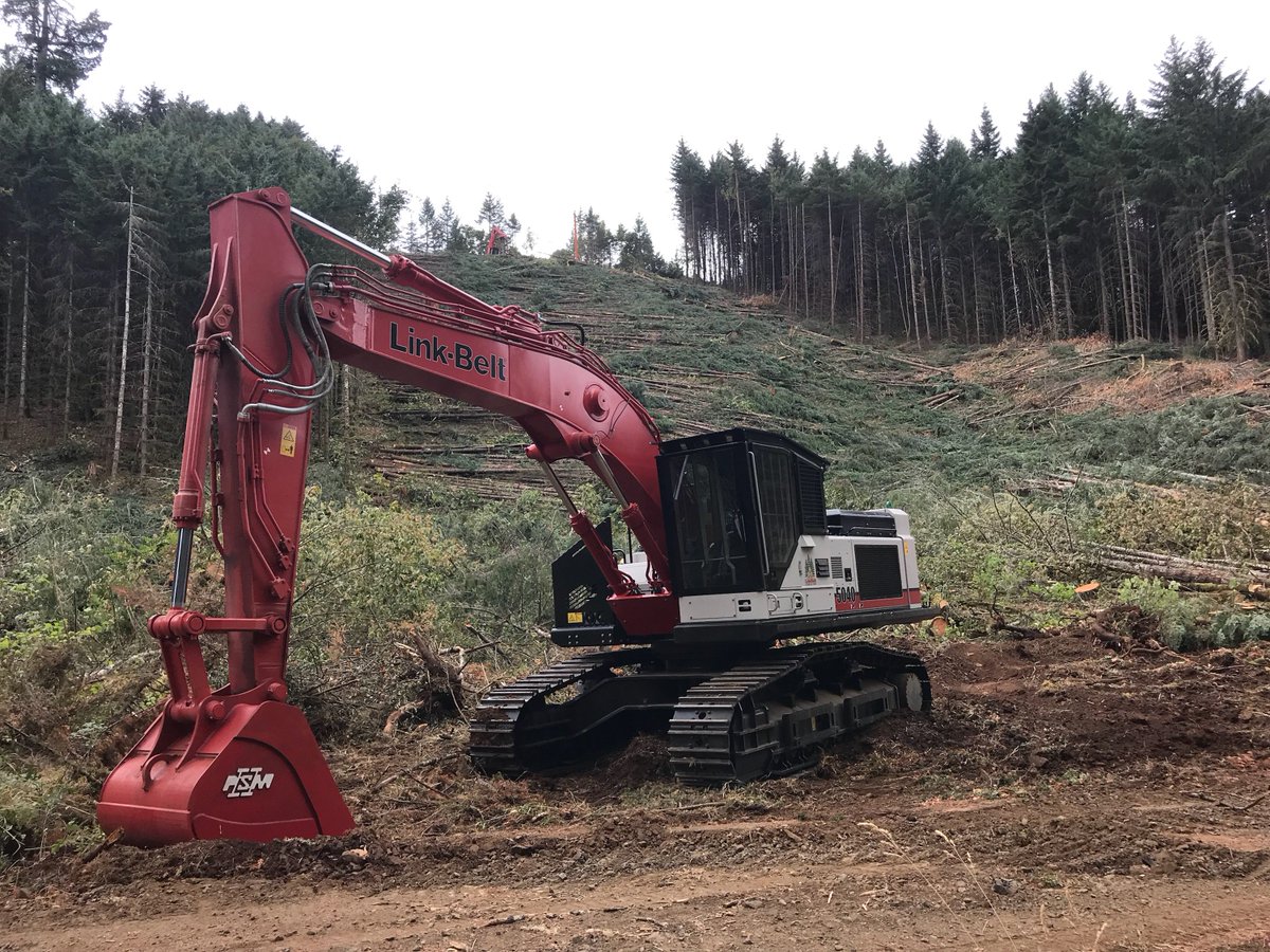 lbxco's tweet photo. Hard to beat the view at #PacificLoggingCongress in Corvallis, Oregon! We’re here with @Triad_Machinery for Day 2 showing a 5040TL, 5040RB, 4040TL, 3740TL, 3240TL, and 160X4. https://t.co/QFx1ciJGEt
