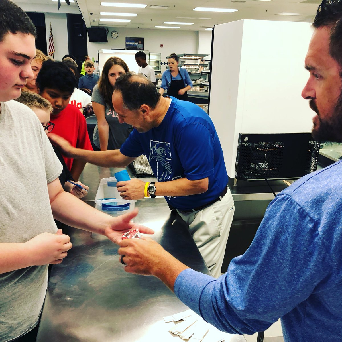 JRod_SSES's tweet image. This week’s Friday Treat was the best everrr! Mr. DiVincent and Mr. Ebert handed out Italian ice and ice cream sandwiches for 2 flight tix! #EveryEagle #EveryClass #EveryDay