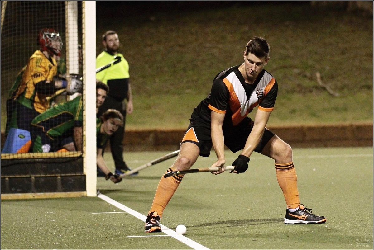 BowdonHC's tweet image. M1’s make another new signing!

Welcome to Bowdon HC Will Tobin (@BillyTobin_), who joins from @TimperleyHockey. 

We look forward to seeing you out on the pitch ❤️🖤