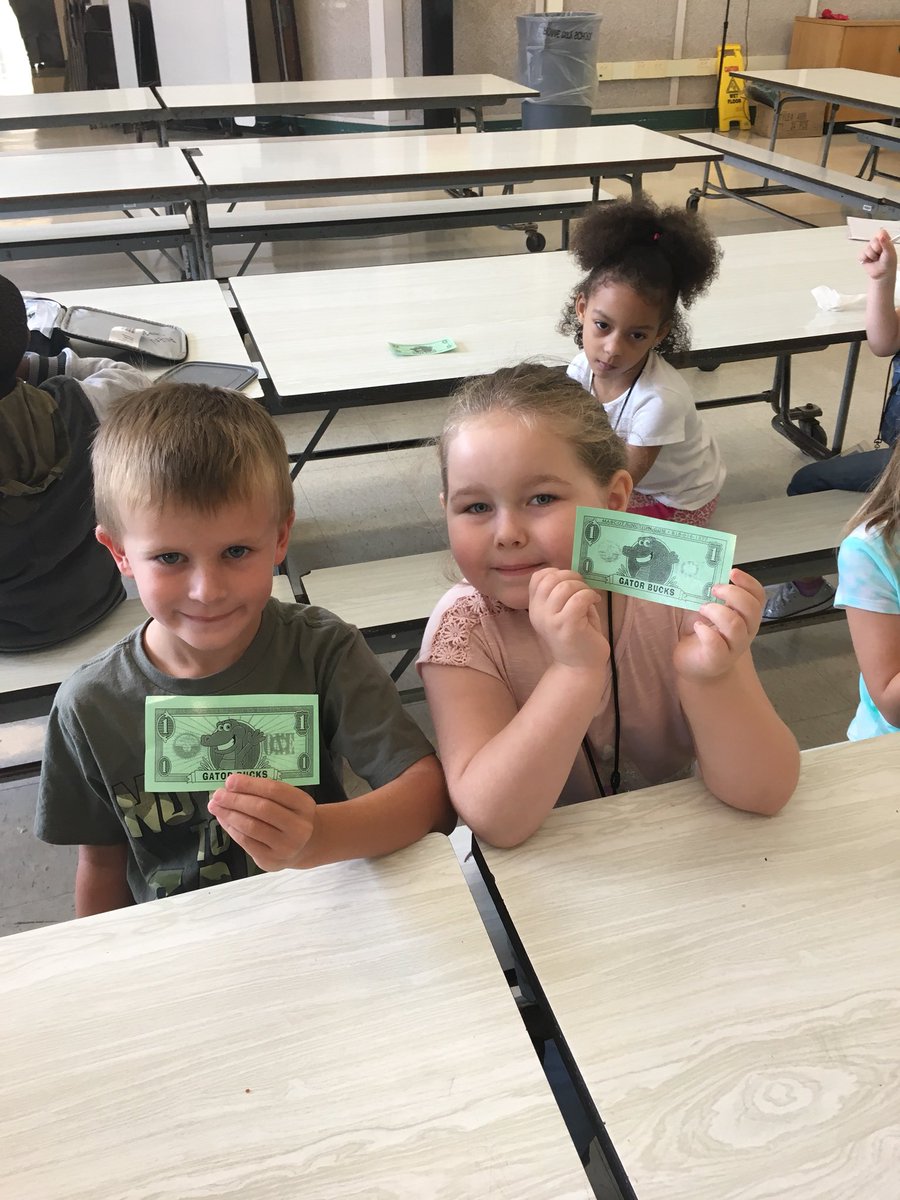 GansPrincipal's tweet photo. Kindergarten Gators with their newly-earned Gator Bucks! https://t.co/rF1jnJUa0k