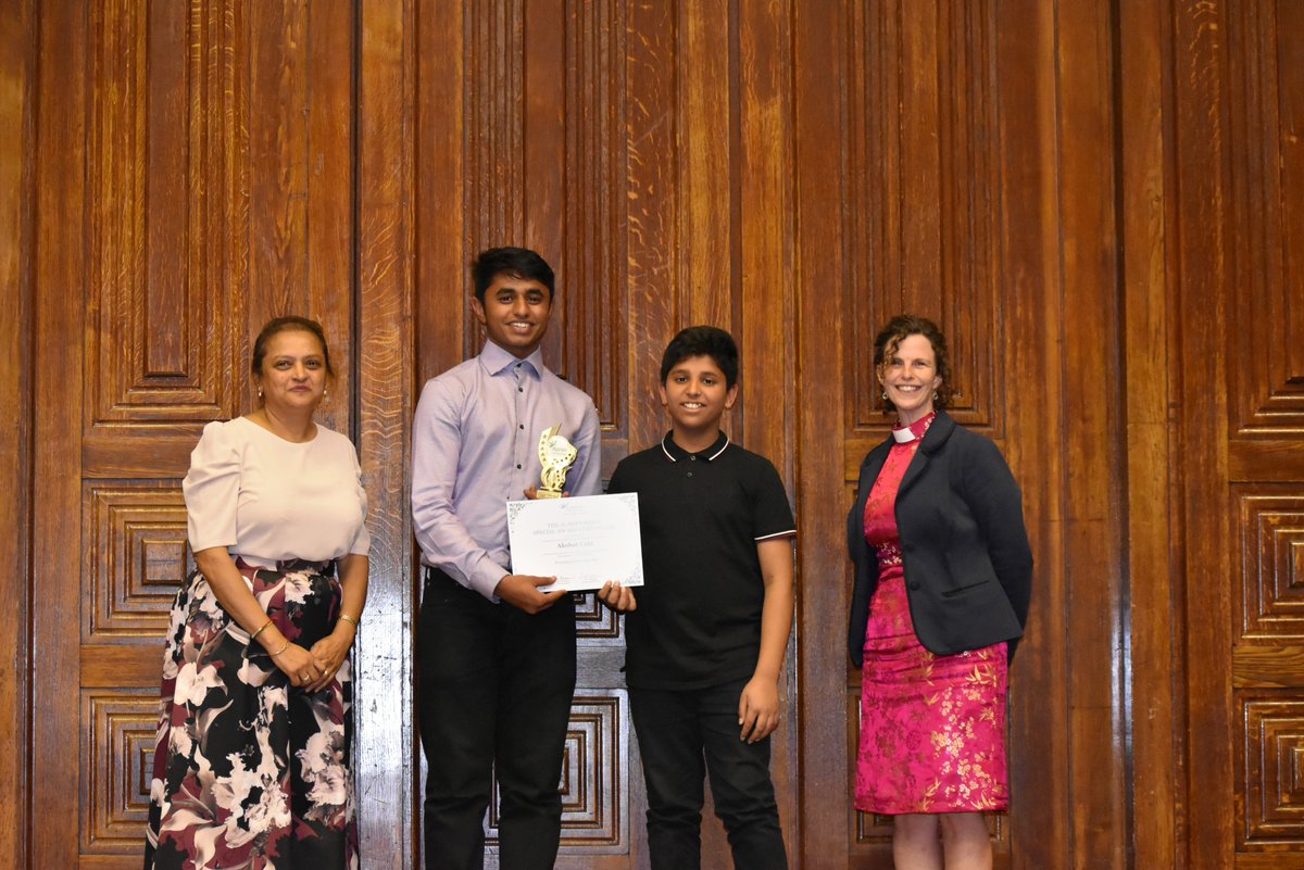 AlpertonCS's tweet image. Fantastic Presentation Event yesterday @AlpertonCS. Many congratulations to all of our students for their excellent GCSE and A Level results! #GCSEs2018 #alevelresults2018