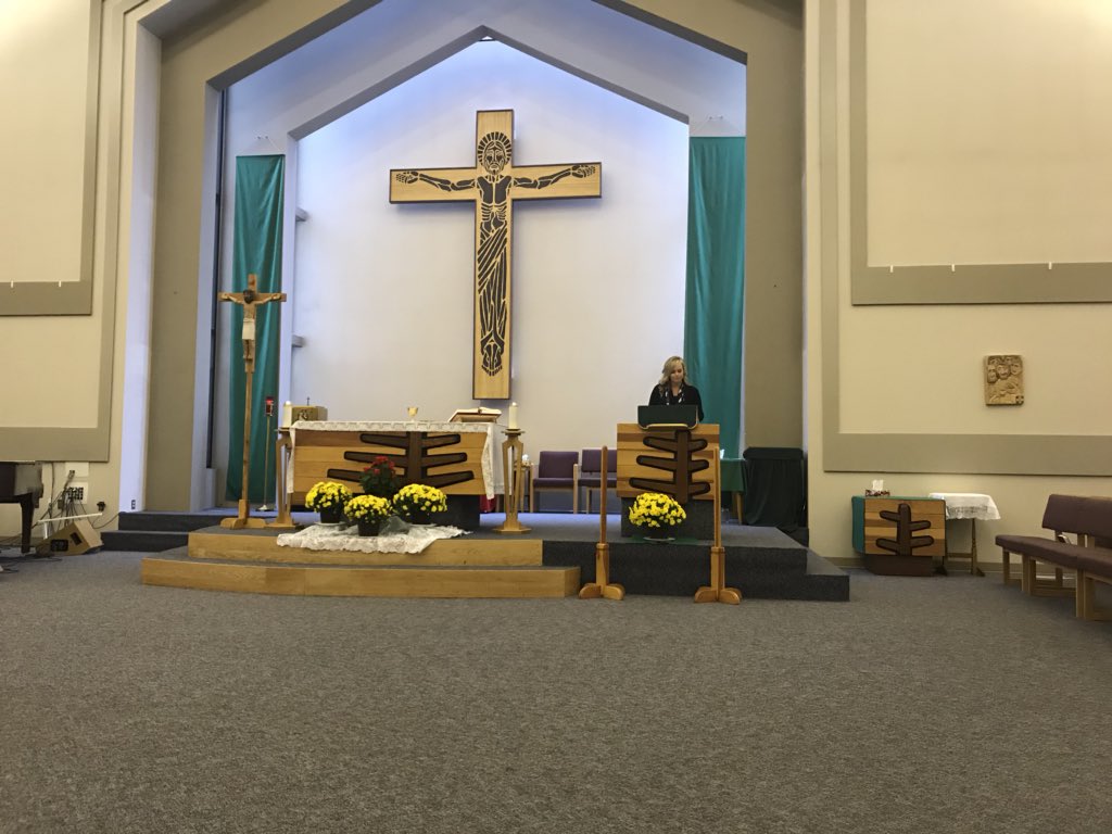 setonschoolRD's tweet photo. We started our Professional Development Day with coming together as a Seton community to share in @FrTomek mass at Sacred Heart Parish. #sesrd #setoncommunity #pdday @rdcrs https://t.co/XlHC8kjBH4