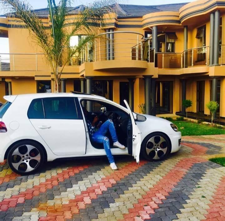 WanyeTim's tweet image. 