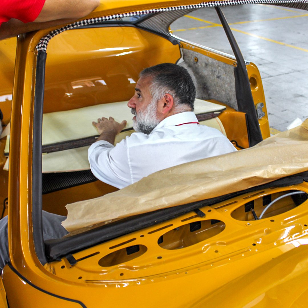 PorscheBeirut's tweet photo. The “#BahamaMama911” project came into life with high-end and unique collaborations between Karim Chaya, Johnny Farah (@JohnnyFarahIntl), Rabih Kayrouz, and Zalfa Raphael.

#Porsche #BahamaYellow #911L #BahamaMama #PorscheClassic #Restoration #Craftsmanship #Lebanon https://t.co/MEqclQUWWU