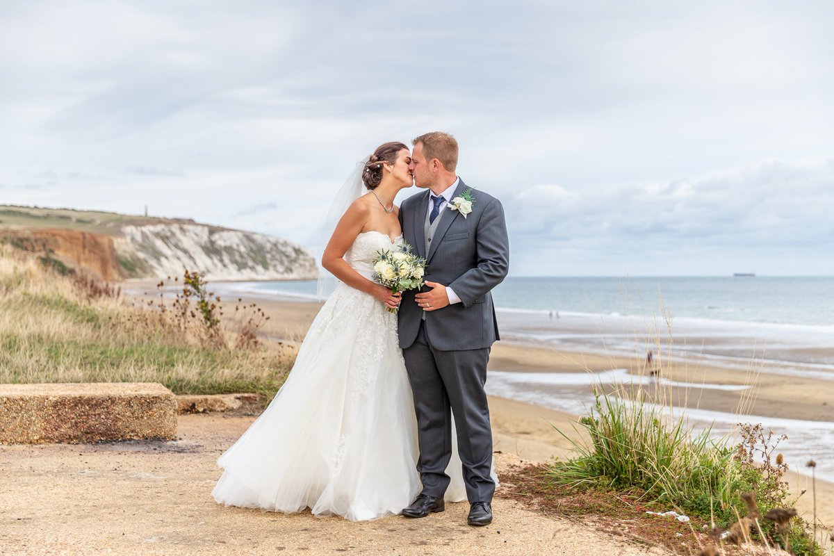 s0ulsurfing's tweet photo. A very occasional return to twitter for me as I share a photo from last weeks #isleofwight #wedding whilst getting my gear together for another one this weekend.
#photography #pureislandhappiness https://t.co/PibgNjv7u2