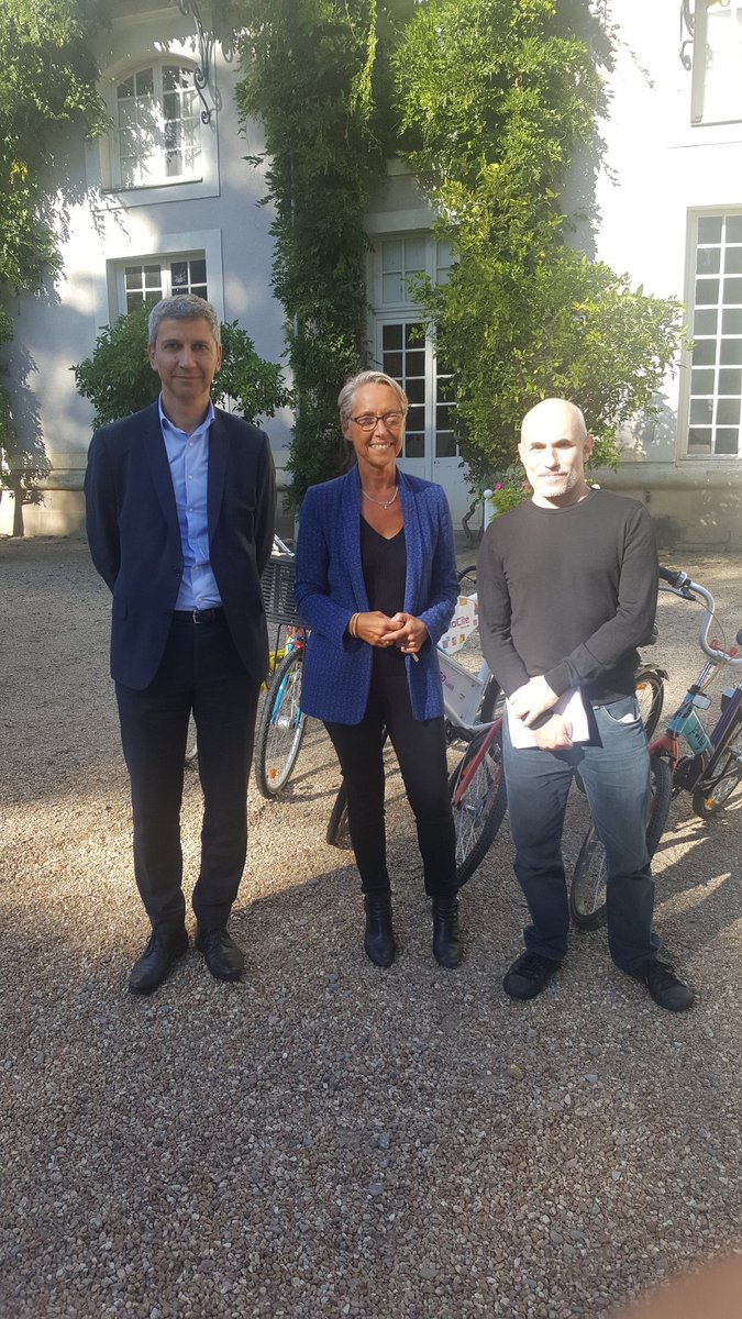 ReseauVM's tweet photo. [Communiqué] La France se dote enfin d’une stratégie nationale pour le vélo ! #PlanVelo https://t.co/716UaQaHHa https://t.co/eCv2ptnQpD