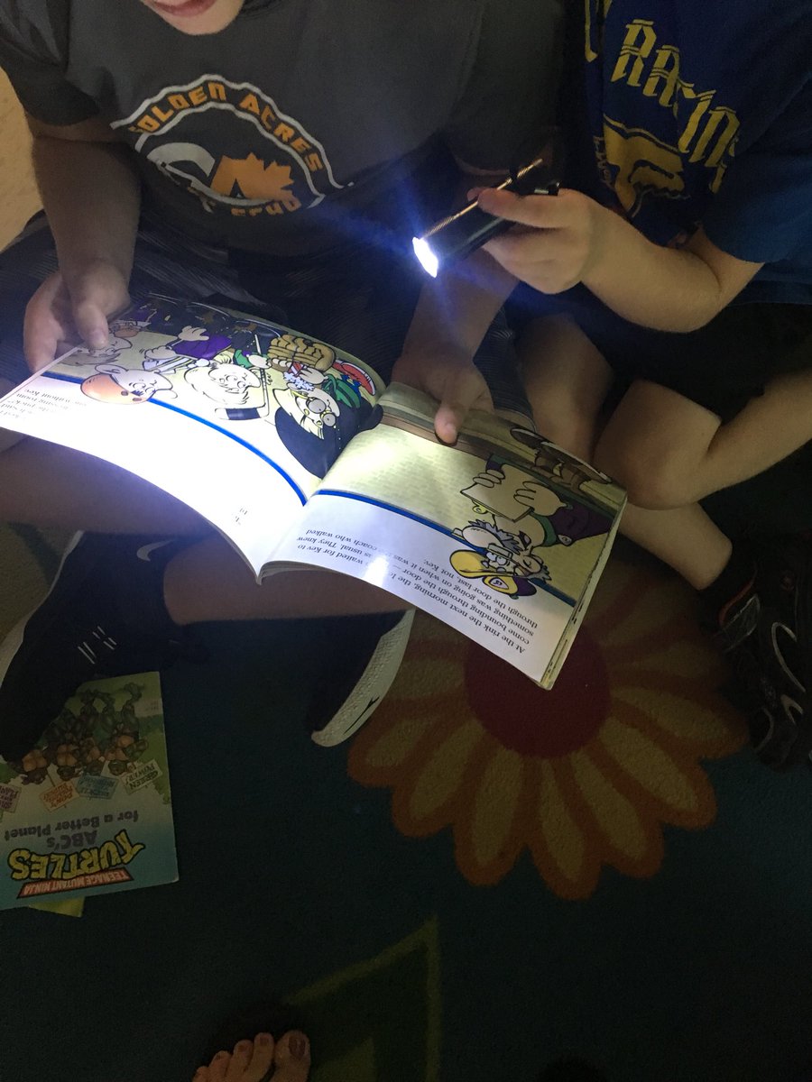 VanierMusicMe's tweet photo. K/1 learning brings student engagement in this edition of “Flashlight Friday’s” with our G5 Reading Buddies 🔦 📖 @StAnneBlenheim @SCCDSB https://t.co/GOKVBpdCtr