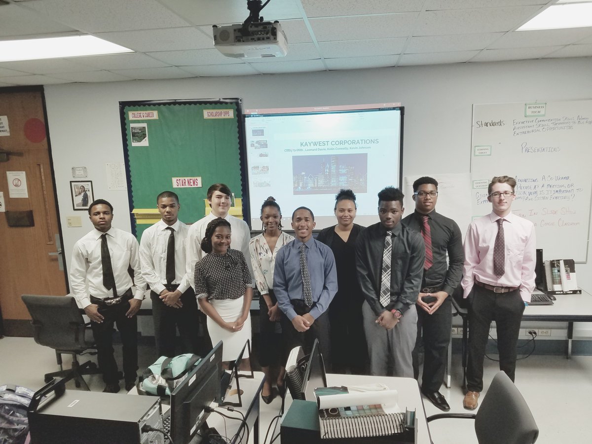 Mrlovemn's tweet photo. Presentation Day in Business Technology Honors Class #mnbustech https://t.co/gHkYWMWz7z