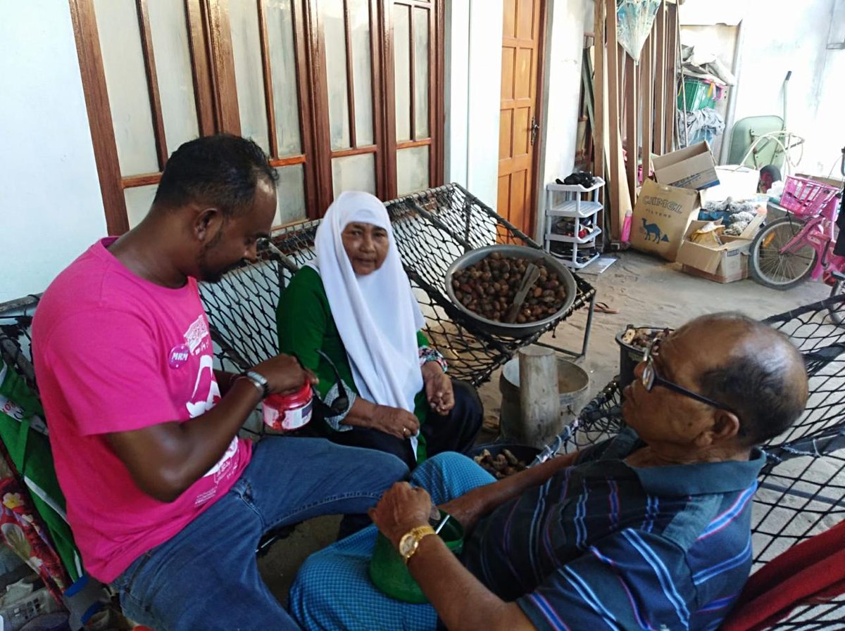 MRM_Office's tweet photo. MRM ge faraathun gulhifaivaa Siyaasee partythakuge Riyaasee candidate adhi Running mate ah thaaeedhu hoahdhevumah kurvvaa campaign dhathurugai MRM ge team N.Kendhikulhudhoo gai dhorun dhorah hingevun.

#IbuFaisal2018 
#JazeeraRaajje https://t.co/y3ScYq4bwf