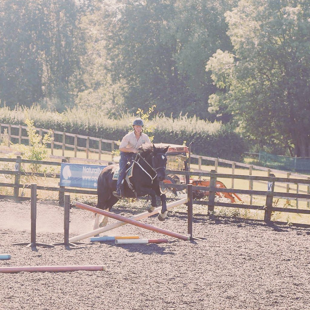 ClaireSalesSupp's tweet photo. Retraining with assistant to trainer Jason Webb, it’s the amazing Hamish on my Irish cob Mickey Walker #retraining #yourhorsemanship https://t.co/idKMkc6aal