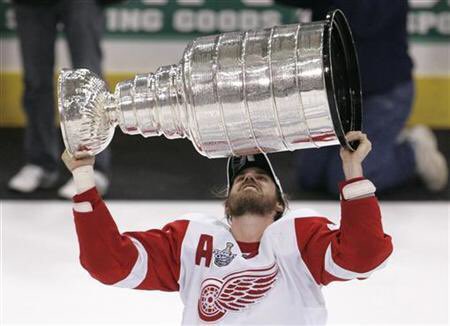 Krumpshow's tweet photo. Thank you for being the best idol and role model a young hockey player could ask for. Enjoy retirement 40 #Hank https://t.co/SEfA7ZnJ6u