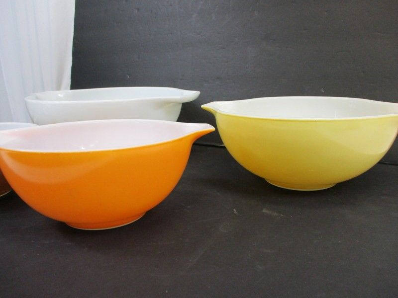 TriadGoodwill's tweet photo. Add to your @Pyrexhome  collection with this set of colorful milk glass bowls - available now on #shopgoodwill: https://t.co/bR7Jw5lOZS #Pyrex #TriadGoodwillFinds #TriadGoodwill #ThriftStoreFinds  #Pyrex #TriadGoodwillFinds #TriadGoodwill #ThriftStoreFinds https://t.co/ibBlri3lrj
