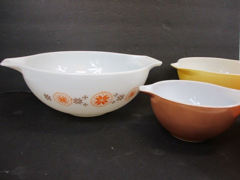 TriadGoodwill's tweet photo. Add to your @Pyrexhome  collection with this set of colorful milk glass bowls - available now on #shopgoodwill: https://t.co/bR7Jw5lOZS #Pyrex #TriadGoodwillFinds #TriadGoodwill #ThriftStoreFinds  #Pyrex #TriadGoodwillFinds #TriadGoodwill #ThriftStoreFinds https://t.co/ibBlri3lrj