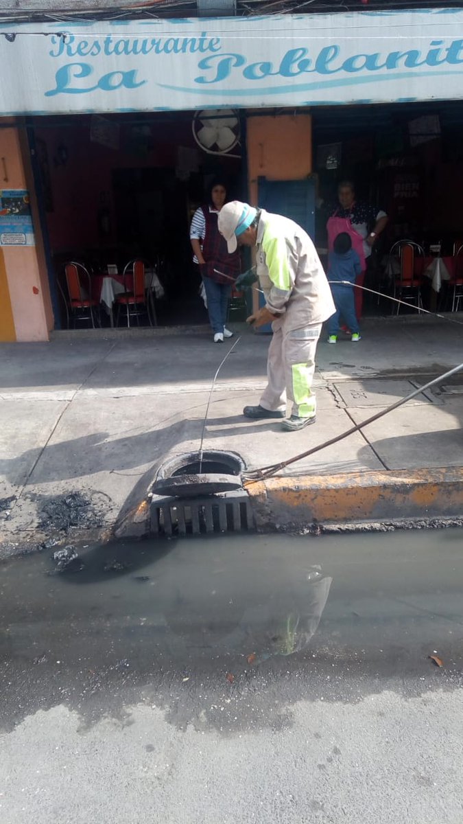 DTepitoGuerrero's tweet photo. Atendiendo #SolicitudVecinal, se realiza desazolve manual sobre calle Beethoven en el tramo de Calz. de Misterios a Calz. de Guadalupe colonia @PeralvilloDF @DelCuauhtemoc. https://t.co/zGdZjj5YQW