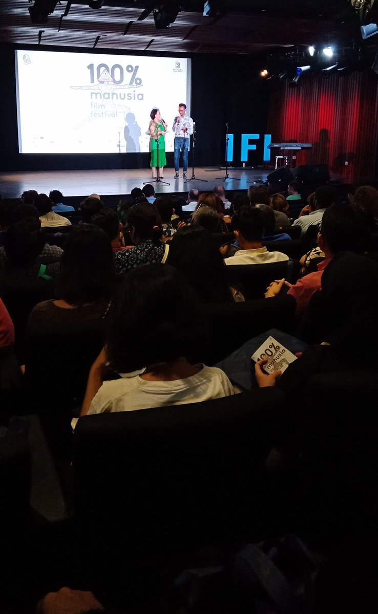100prsenmanusia's tweet photo. Malam ini 100% Manusia Film Festival telah resmi dibuka!! Terima kasih untuk semua partisipan yang ikut serta mendukung kami. Saksikan keseruan rangkaian acara kami mulai besok sampai 23 September 2018. #100PersenManusia #FilmFestival #100PMFF2018 #semuasetara https://t.co/Due4Ss0EJf