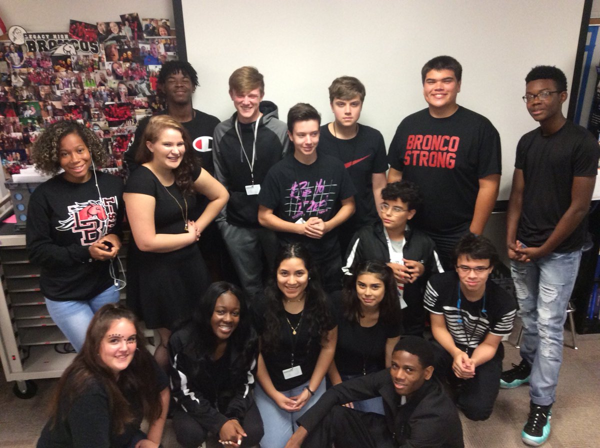 AndersonShelene's tweet photo. #legacystuco #lhsbroncosuperfan #lhsworldhistory https://t.co/r284BtJNPX