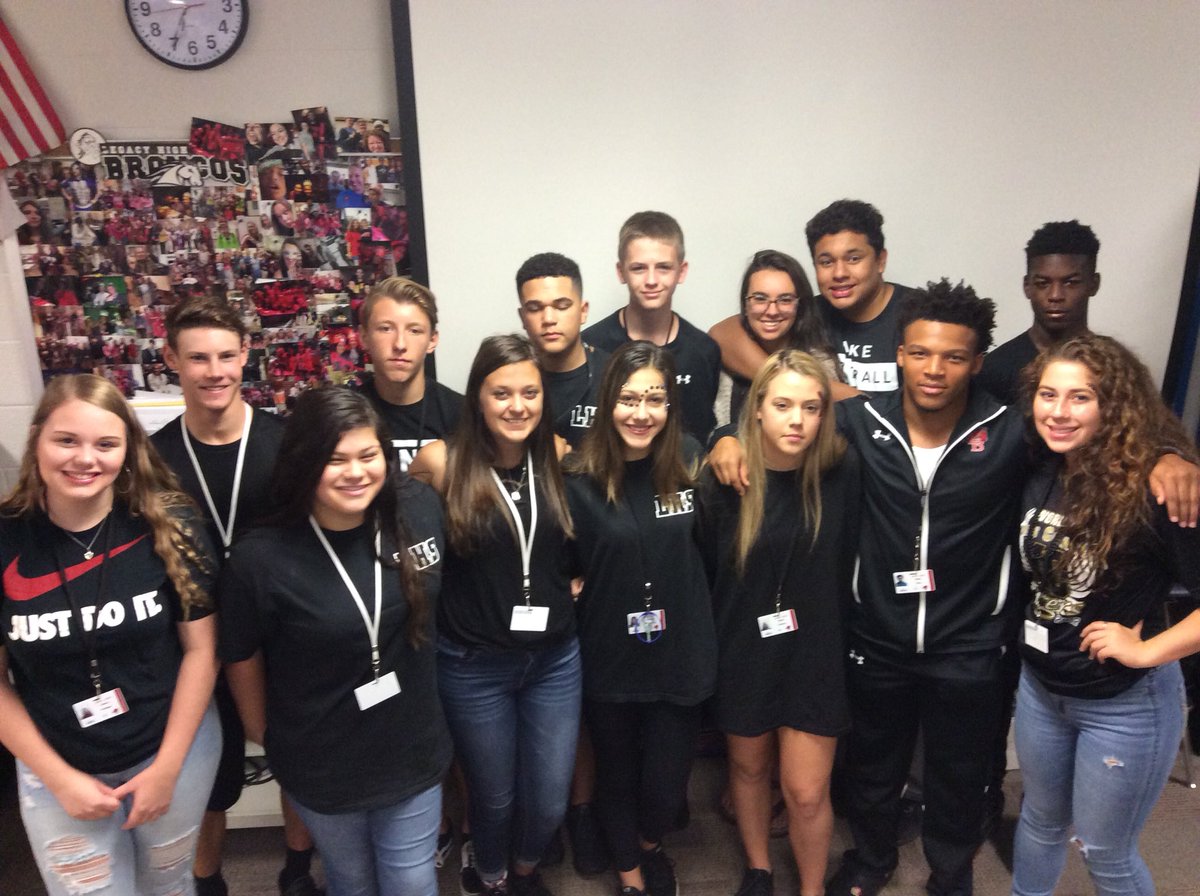 AndersonShelene's tweet photo. #legacystuco #lhsbroncosuperfan #lhsworldhistory https://t.co/r284BtJNPX