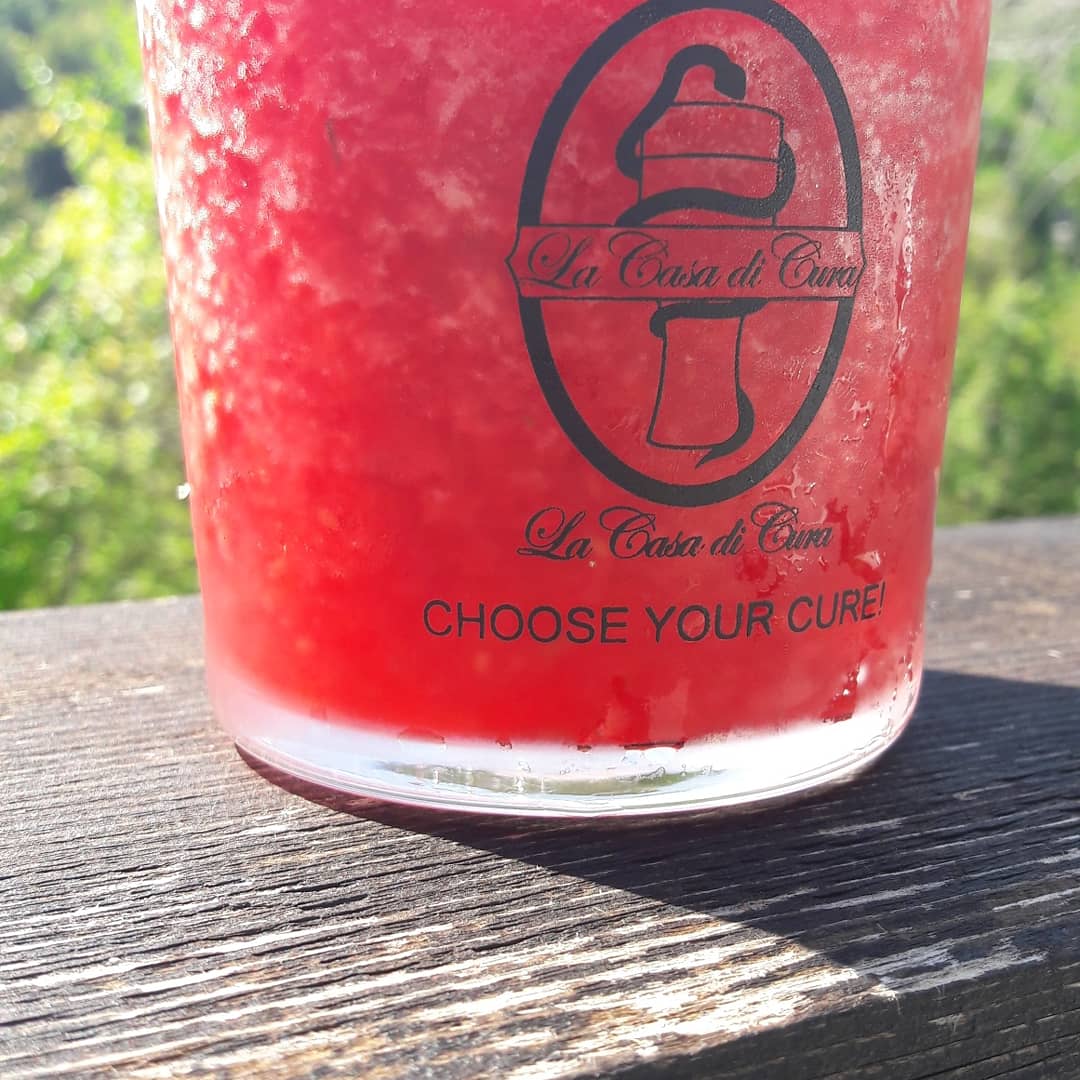 lacasadicura's tweet photo. Ultimo raccolto di lamponi di bosco per una TSO diventata un classico, quella con il luppolo sloveno Styrian Wolf! #casadicura #tso #singlemalt #pilsner #singlehop #styrianwolf #singlefruit #raspberries #singleyeast #nottingham @ Birrificio La Casa di Cura https://t.co/qpC1oanS2r
