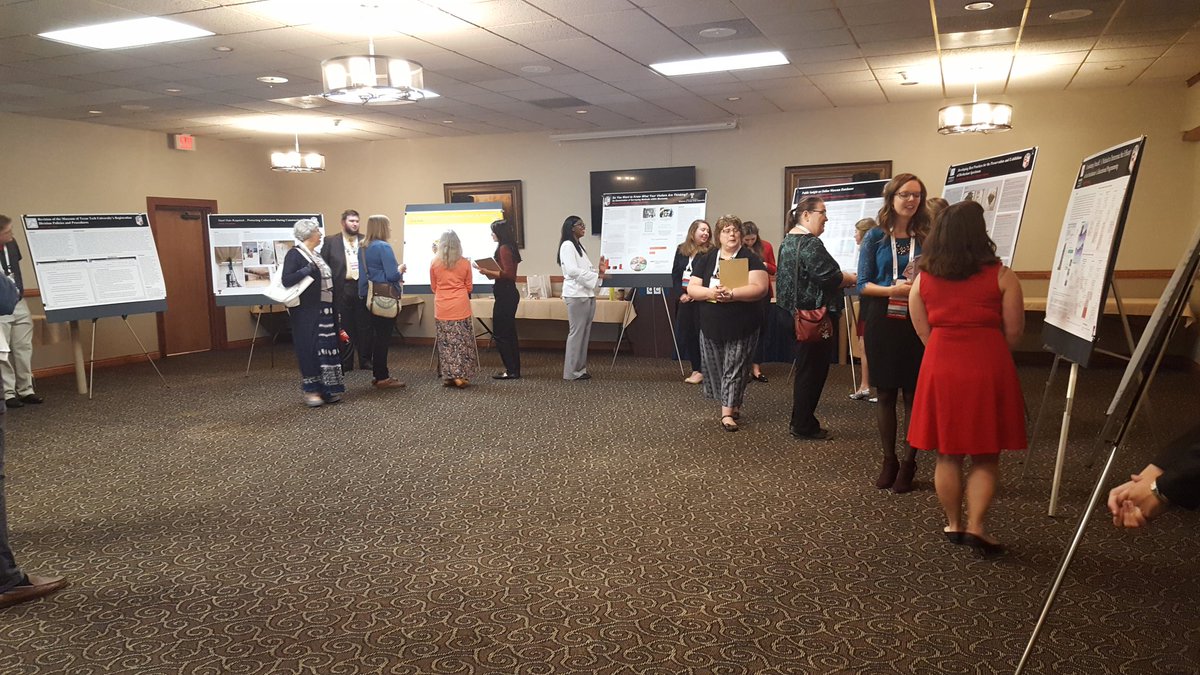 _muselise's tweet photo. Having an incredible time talking collections at the student poster presentations! #mpma2018 https://t.co/OHCRoYo5Ym