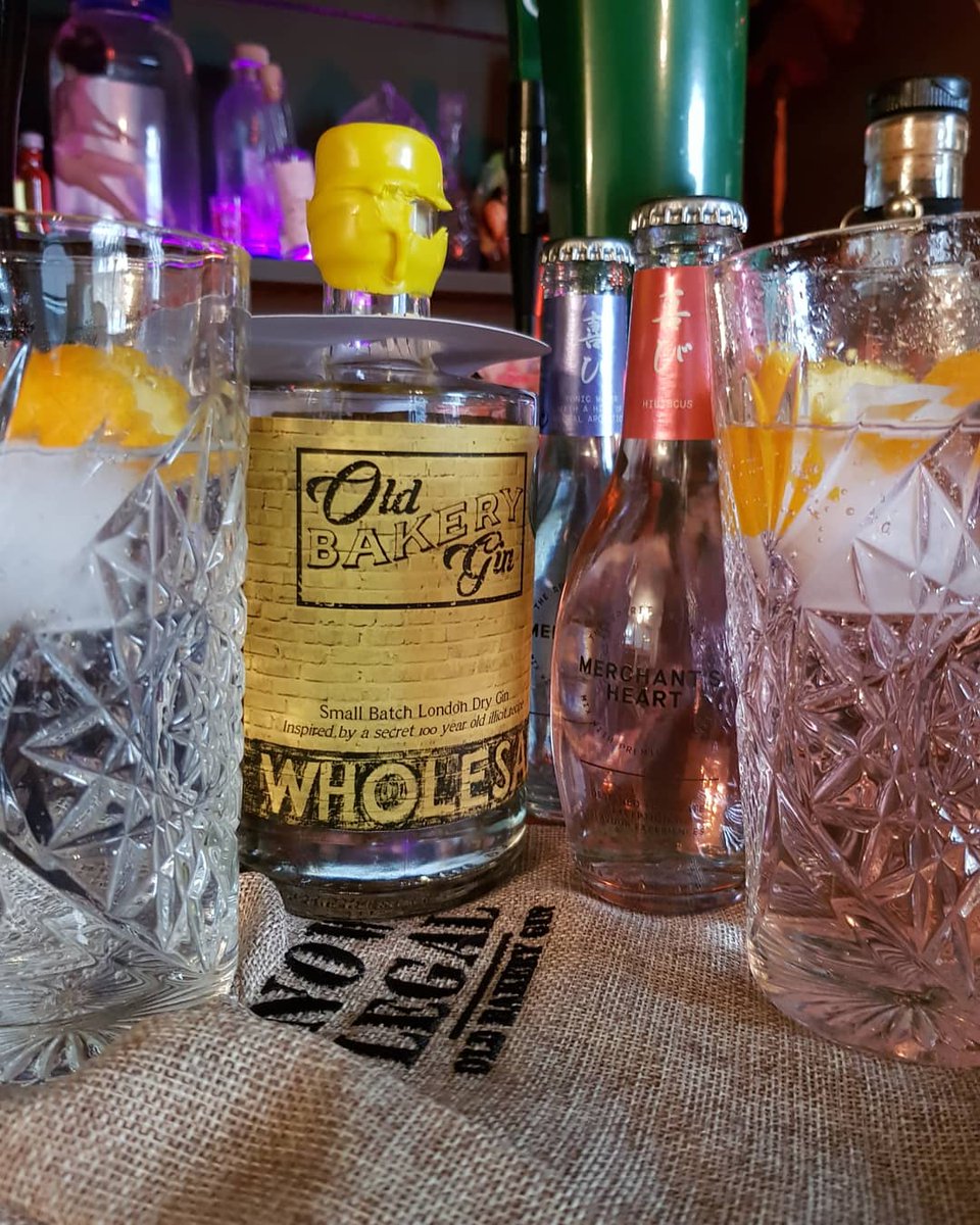 creativenuts's tweet photo. Its Gin'o'Clock! Thanks to George for sorting us with @oldbakerygin π and some jazzy Japanese tonics! Check out the history online π€
#Ginoclock #creativenuts #oldbakery #illegalgin #plumbers https://t.co/e3tlhOgFMK