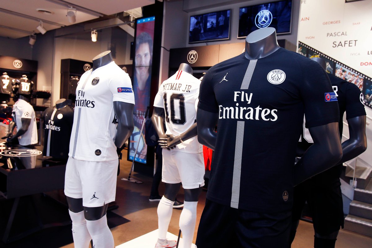 Paris Saint-Germain al Twitter: "🆕👕👟 The #PSGxJordan collection is now available at the Parc des Princes Megastore and the Champs-Élysées store 🙌 🔴🔵#ICICESTPARIS / Twitter