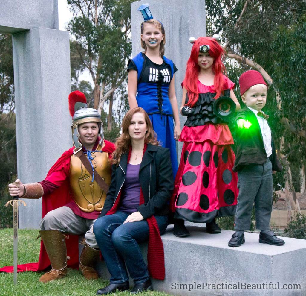 SimplePracticaI's tweet image. Doctor Who Family Costume simplepracticalbeautiful.com/doctor-who-fam…