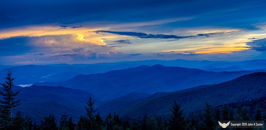 johncarter_net's tweet photo. Into The Blue.
#Sunset at #ClingmansDome in the #Smokies.
#sonya7iii #handheld #bracketed 5 shot #hdr. F22, ISO 2500, Canon 17-40L, Sigma MC-11 adaptor.
Boy do I love this camera. 
#instagramtennesse #greatsmokymountains #gsmnp #sonyalpha https://t.co/xzVeHtfscf