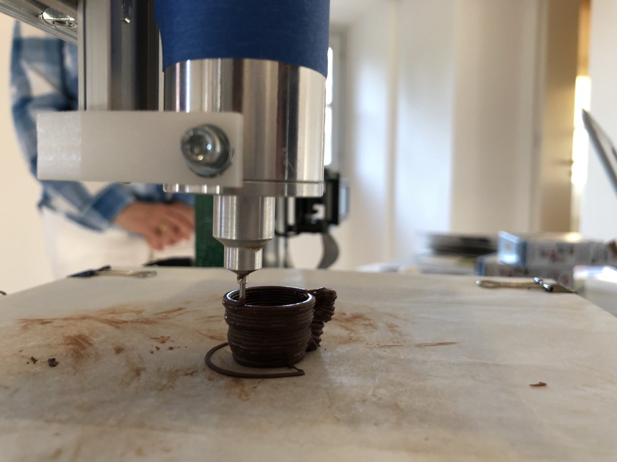 usisoftware's tweet photo. Al secono piano di Villa Ciani si continua a stampare cioccolato in 3D, si parla di (food) data, di vino e di caffè. #LuganoCittàDelGusto

@usisoftware @USI_INF @USI_university @SaporiTicino @goutgenussgusto @luganomycity https://t.co/rWFvXTQOWa