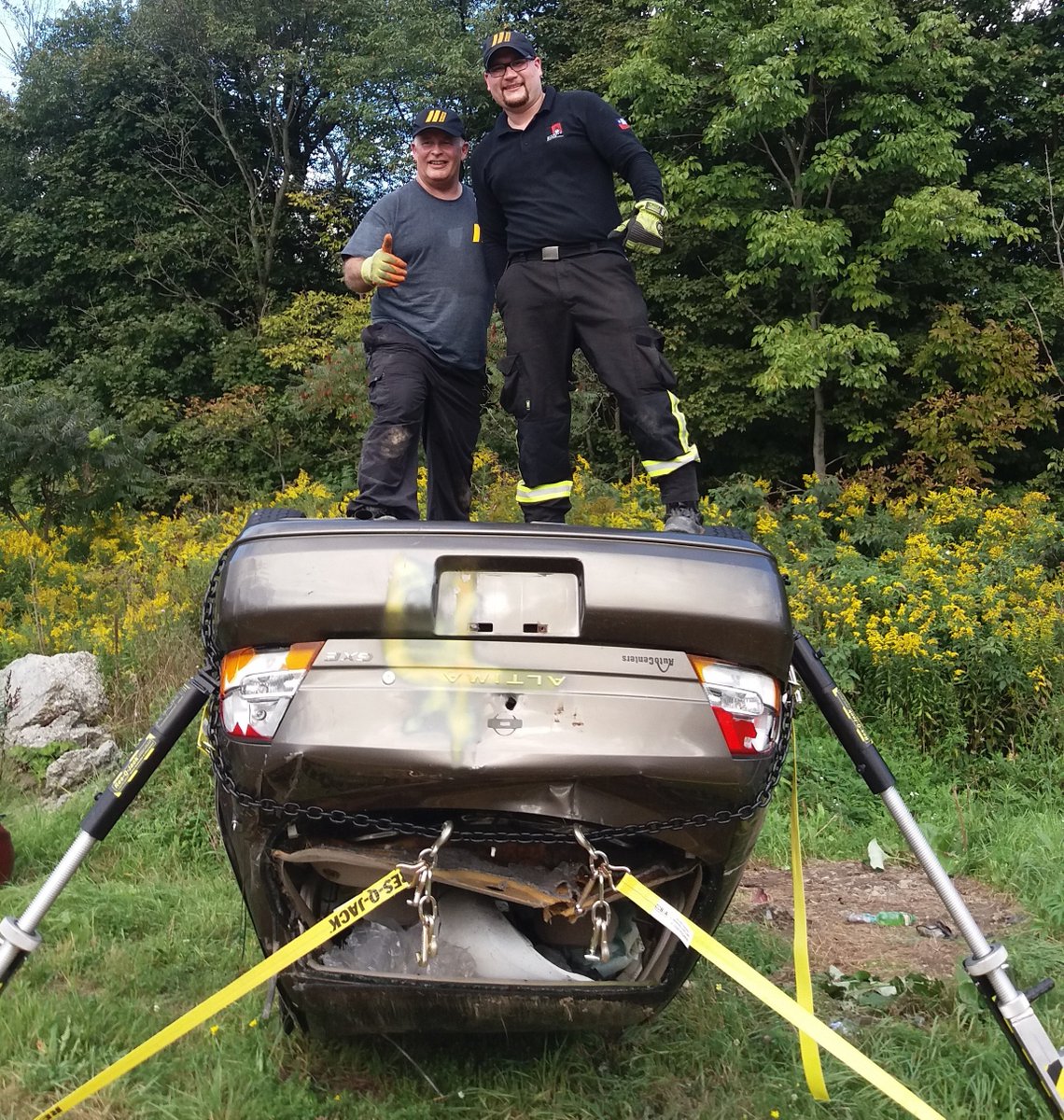 USARTech's tweet photo. Steve Ibbotson, ISM for @ResQJack and Claudio Saez, our dealer from @extstartfire in #Chile, having a great time at @ResQJack Stabilization University, NY.
@ResQJack lifting and stabilizing struts with free training on every kit purchased

#Fire #FirstResponder #Extrication #SAR https://t.co/os3r5nXRUC