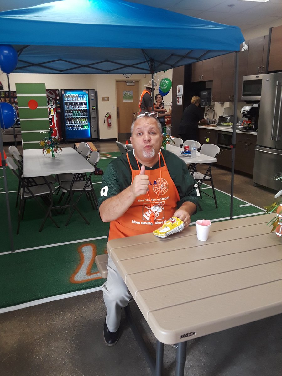 Kat Orange tweet media