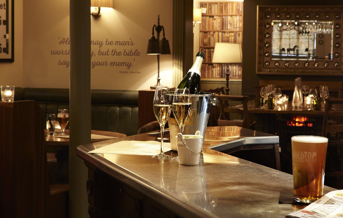 The weekend is finally here! Why not pop in tonight for a pint of local ale or a glass of something special! 🍺🍷