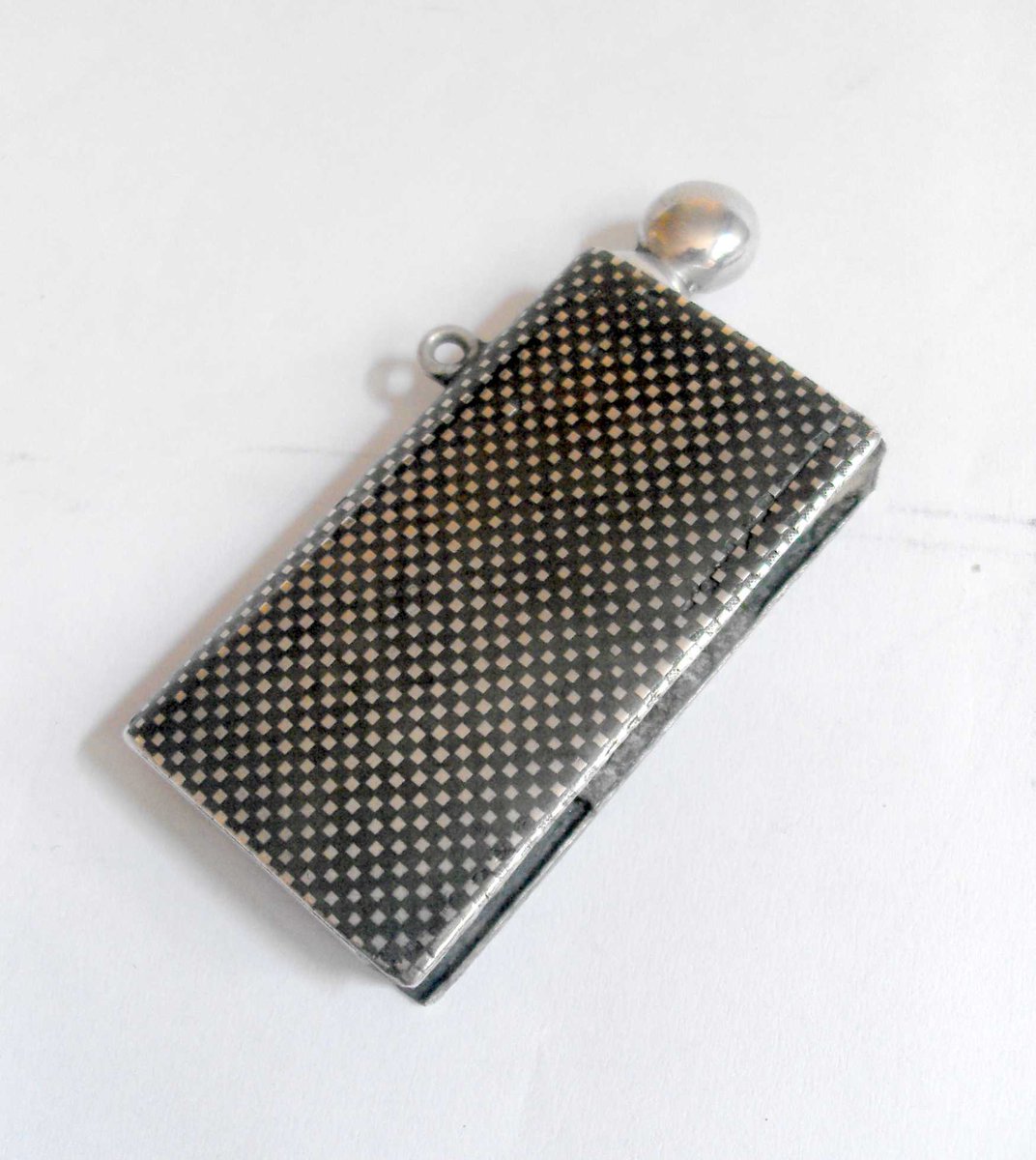 CartersCollecta's tweet photo. #Vintage #nielo continental #silver tinder box

*Reasonable Offers considered
*Free UK Shipping
*#InspectAndCollect

https://t.co/SKewr8bIIC
#CCUK4S 11498 #FollowVintage #antiqueclique #tinderboxes #vestas #lighters #tobacciana #boxes #tchotchke #eShopsUK #noths #giftideas #WDYT https://t.co/pU8bCkaZ6W