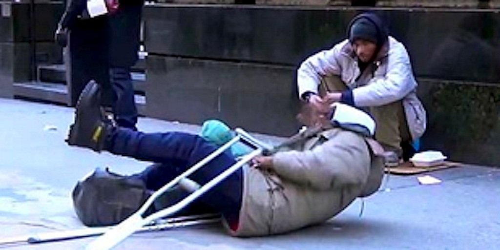 TheNewsLinq's tweet photo. This Homeless Guy Fell Down. When You See Who Helps Him, Your Heart Will Break. | https://t.co/HNdWkp5t7x https://t.co/yzbbGoLF9C