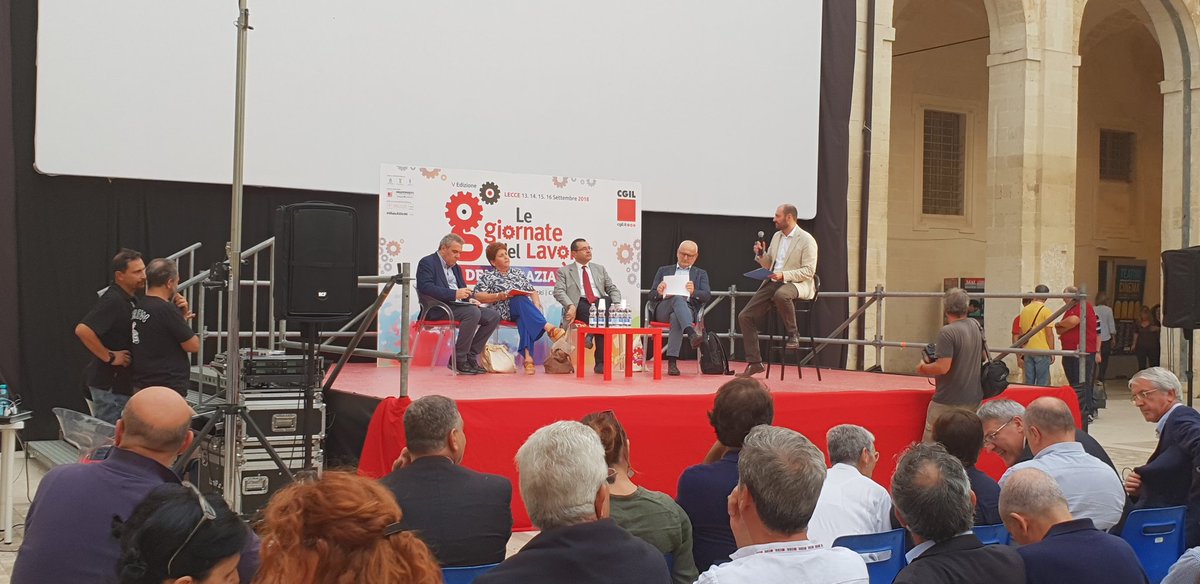ERCGIL's tweet photo. #GdL2018 #VColla:"indispensabile partire da un grande piano di investimenti pubblici per fare ripartire l'economia. Ha ragione il Ministro #Tria, bisognerà vedere se glielo lasceranno realizzare. Per liberare risorse pubbliche aggredire l'evasione fiscale" https://t.co/KHTeOU2XuJ