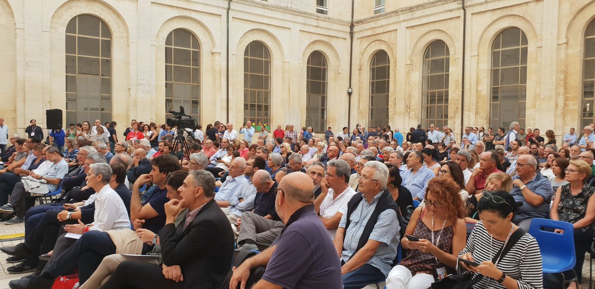 ERCGIL's tweet photo. #GdL2018 #VColla:"indispensabile partire da un grande piano di investimenti pubblici per fare ripartire l'economia. Ha ragione il Ministro #Tria, bisognerà vedere se glielo lasceranno realizzare. Per liberare risorse pubbliche aggredire l'evasione fiscale" https://t.co/KHTeOU2XuJ