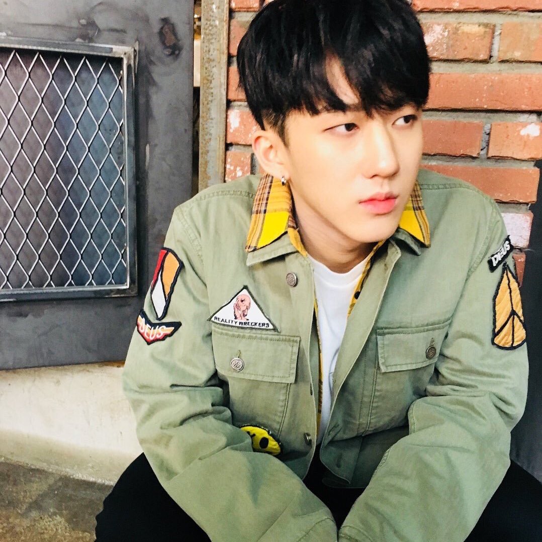 industrybattle's tweet photo. Who did more for the rap industry?

RT for Changbin
Like for Kendrick Lamar https://t.co/b55ivUjTnA