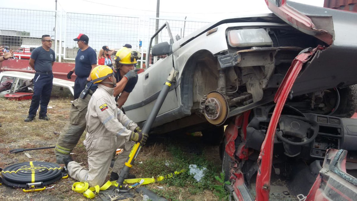 Luego de la teoría
Pasamos a la demostración de las herramientas de rescate
<a href="/BomberosDuran/">Bomberos Durán</a>