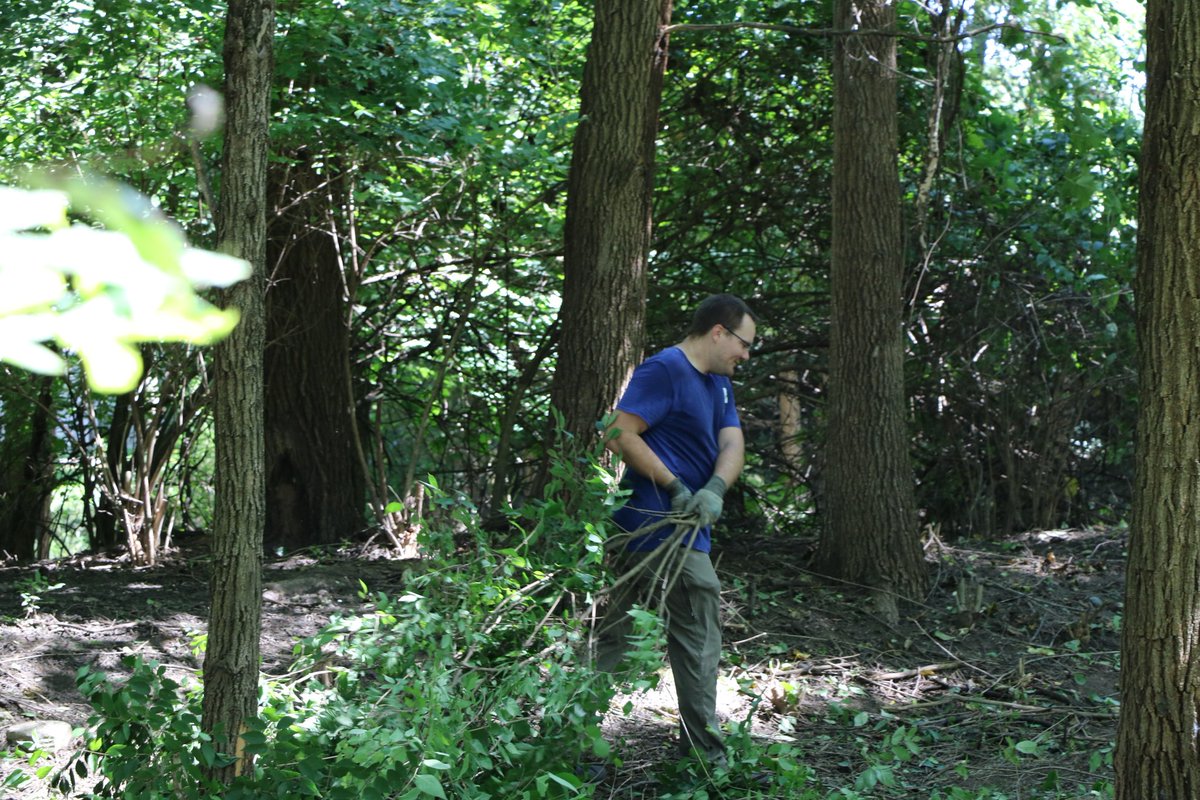 IUHealthECR's tweet image. The crew at Rotary Park is calling it a day. They put in a year's worth of sweat equity today. @erictharp @RStevensIUH @KelliVannatter @DonnaBarttrum #DaysOfService