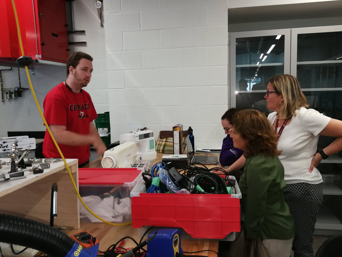 Issammejrii's tweet photo. Visite en avant première de l'incubateur de l'université d'Ottawa un centre d'excellence d'innovation et d'entrepreneuriat #uottawa #ceed #3dprinters #IA #GreenTech #emergingUp #immigrantentrepreneurs https://t.co/Bw0cXreZYe