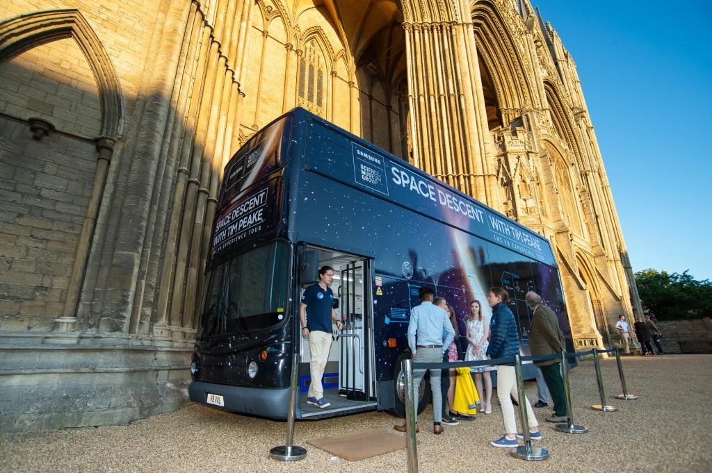 The Samsung Space Descent VR bus is returning to Peterborough this weekend. You can find it in Cathedral Square on both Saturday and Sunday from 10am to 7pm. Space Descent VR is amazing – don't miss the chance to experience it! <a href="/SamsungUK/">Samsung UK</a> #soyuztour
