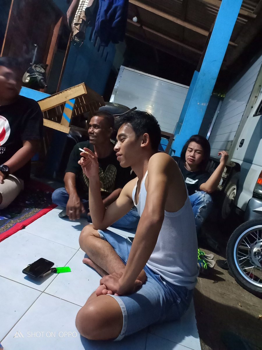 DOYANKONTOL8's tweet photo. Lg. Nongkrong ama cowon straight... 😁 https://t.co/UCiEkP7HDn