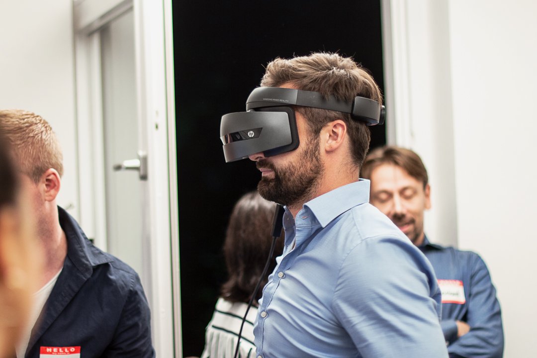 Vuframe's tweet photo. 👋Hier sind ein paar Impressionen von der gestrigen Büroeröffnung. Es war ein gelungener Abend mit vielen interessanten Gesprächen. Danke an alle die gekommen sind! 🎉🚀#vuframe #officeopening #teampower https://t.co/maaBZke4D8