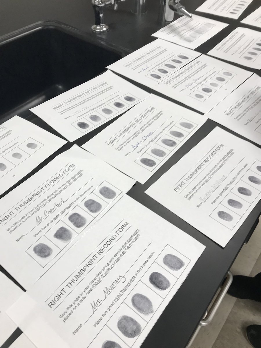 MHeimScience's tweet photo. Bio 2 trying to solve a “crime” by identifying a criminal from their fingerprint! #HeimCPBio2 https://t.co/lAxOkr7ocr