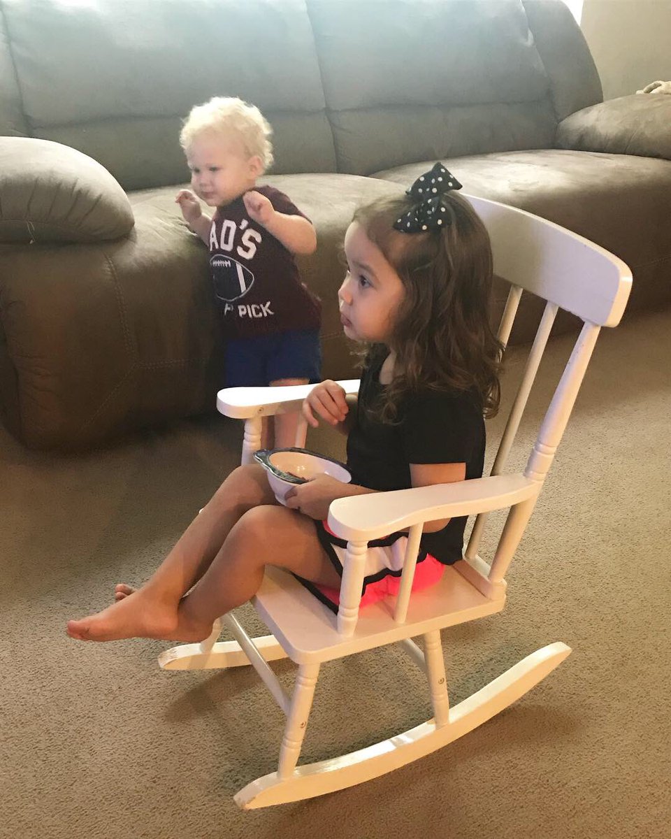 k13davis's tweet photo. @SandraLeeMD when your three year old is OBSESSED with the “dr show” it’s on 24/7 🙈 she’s a popaholic. She really does find enjoyment in you “making them better”, she claps after each patient. She also tries to pop any kind of “boo boo” you may have 😂 https://t.co/wQYPTrpSZw