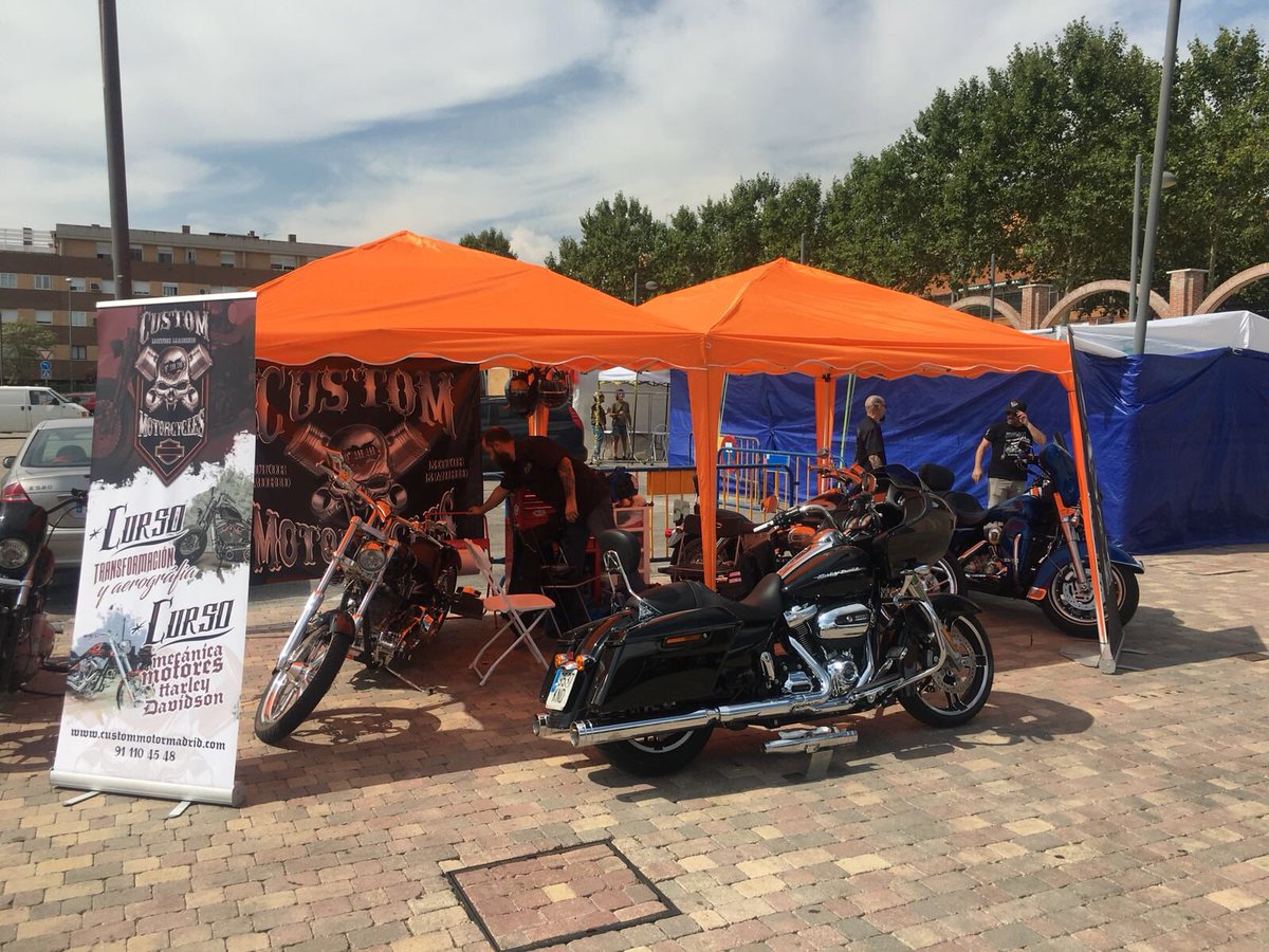 Arrancamos motores en la concentración del HDC 843 de Madrid. Os esperamos hasta el domingo en el Recinto Ferial La Fortuna - Leganés, con un ambiente insuperable, cerveza fría y mucho Rock and Roll !!!! La entrada es gratuita!!! <a href="/RockinHdc/">HDC Rockin Fest</a>  #hdcrf18 #RockAndRoll #Leganes #Madrid