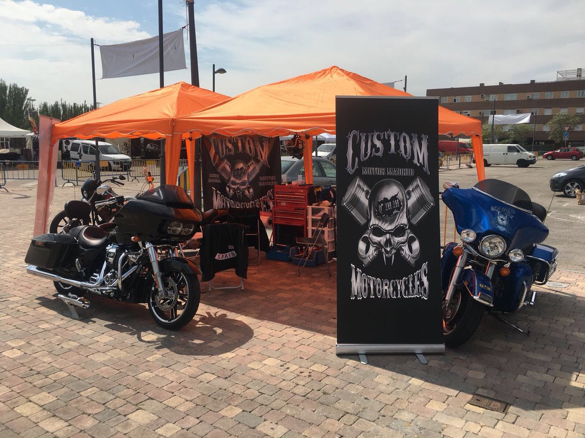 CMMSpain's tweet photo. Arrancamos motores en la concentración del HDC 843 de Madrid. Os esperamos hasta el domingo en el Recinto Ferial La Fortuna - Leganés, con un ambiente insuperable, cerveza fría y mucho Rock and Roll !!!! La entrada es gratuita!!! @RockinHdc  #hdcrf18 #RockAndRoll #Leganes #Madrid https://t.co/81v0TIxx8c
