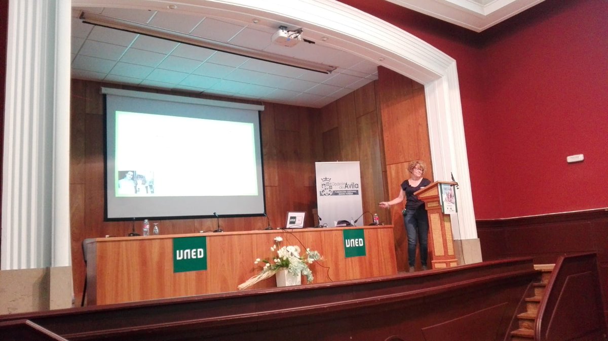 sepc2019's tweet photo. Pilar Flores is giving the Department of Basic Psichology I Lecture: "Inhibition and flexibility: The canaries in the coal mine" at #SEPC2018. https://t.co/jhzvO6xTZJ