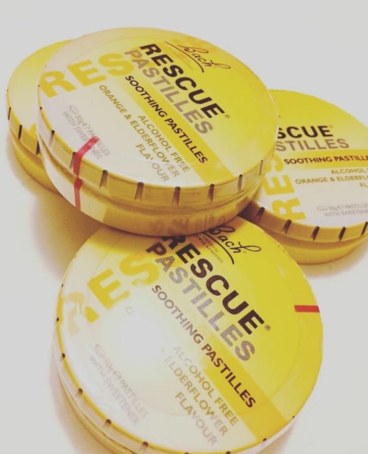 cloirband's tweet photo. Gracias @RescueRemedyMex y #EEK por regalarnos una forma rica y natural de relajarnos después de shows y la grabación de nuestro nuevo disco “Toque de queda” 🎚

#TalentoEEK #herbolaria #endorse #rescueremedyuk #naturista #toquedequeda https://t.co/7Pj5utc7XV