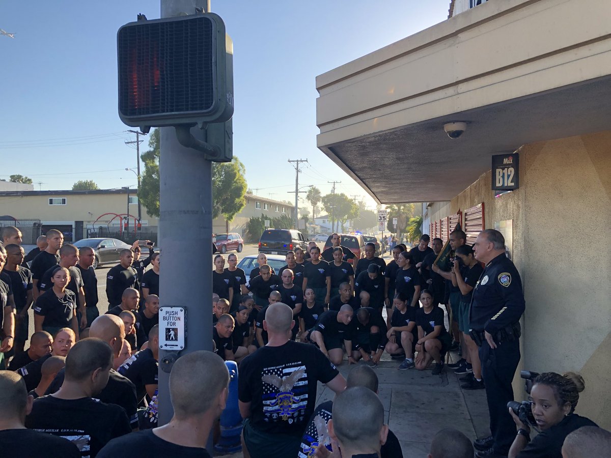LASDSergio's tweet photo. Congratulations to Academy Class #431 on today’s colors run honoring @Inglewood_PD Sergeant George Aguilar EOW: 03/31/88 #LASD #NeverForget #ColorsRun https://t.co/89wgm7487M